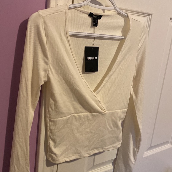 Knitted cream cropped top - Picture 2 of 4